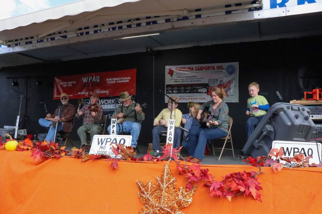 Bandstand / Activities / Attractions Schedule Autumn Leaves Festival™