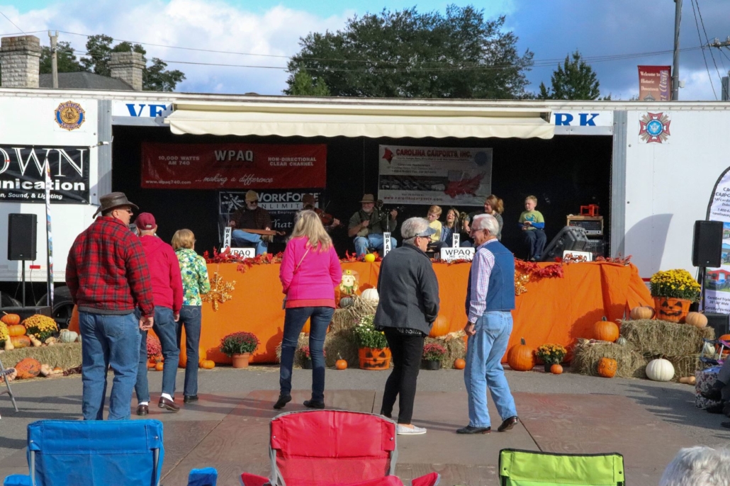 Bandstand / Activities / Attractions Schedule Autumn Leaves Festival™